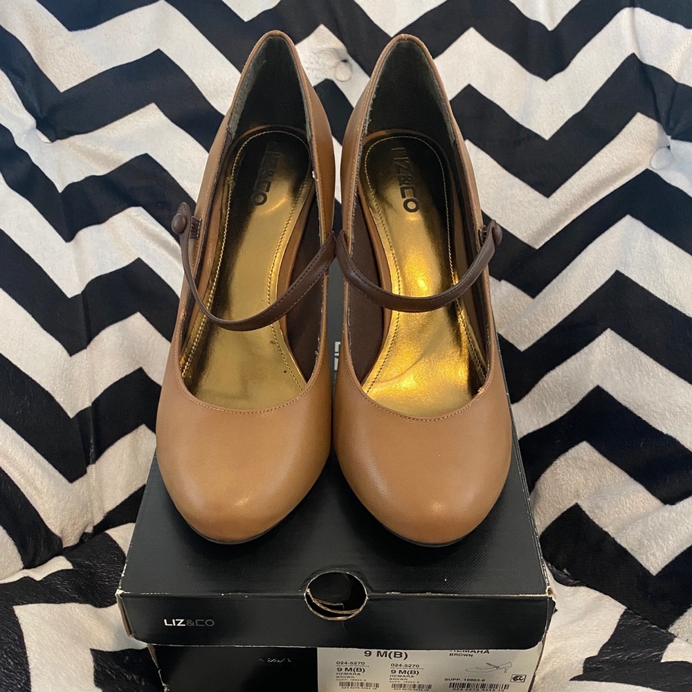 Brown pump with strap, Liz&Co, never worn